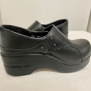 Dansko Black leather size 37. New!Never worn.Calling all medical professionals!